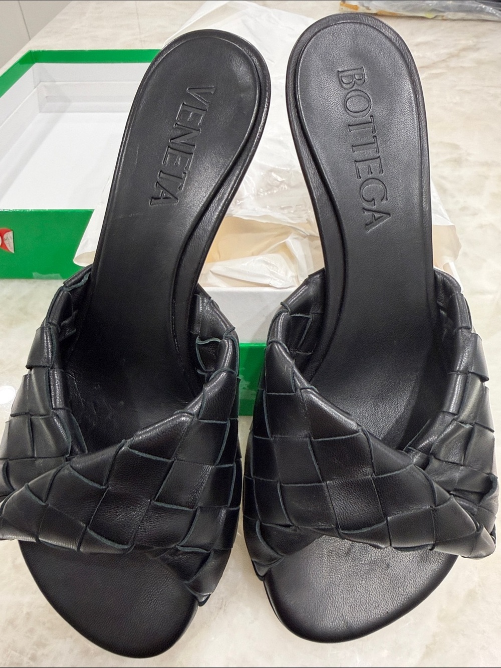 New in box Bottega Veneta Black Leather Intrecciato Kitten Heel Mules